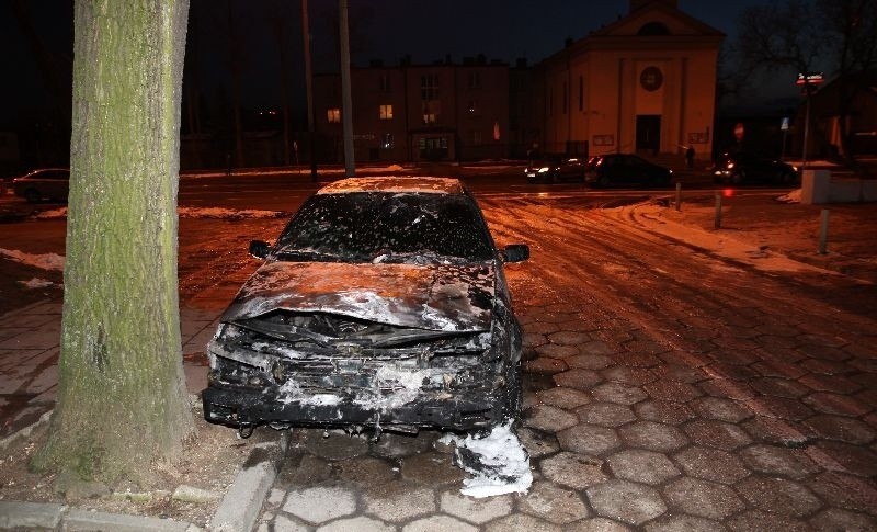 Spłonęło auto na Obywatelskiej [zdjęcia]