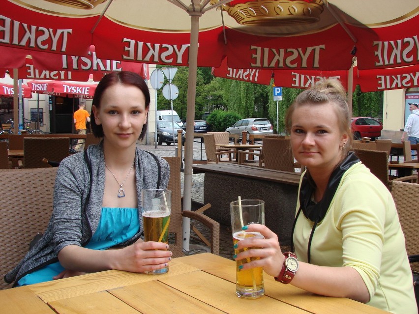 Ogródek piwny Wiking Cafe na Rynku w Mysłowicach. Pod...