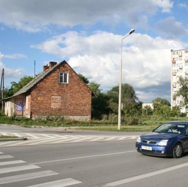 - Na działce przy ulicy Podklasztornej w Kielcach powstanie blok z 40 mieszkaniami. To plany na przyszły rok - zapowiada dyrektor Marek Klikowicz.