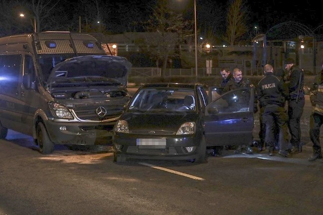 Policjanci z Zielonej Góry ścigali forda focusa, którym podróżowało czterech mężczyzn