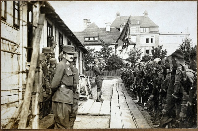 Unikatowy album fotografii 49 Pułku Piechoty Austro-Węgier, który w czasie I wojny światowej walczył na Lubelszczyźnie.