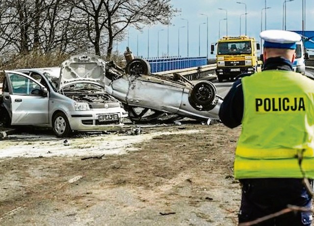 Polisy OC drożeją m.in. z powodu rosnących kwot odszkodowań dla ofiar wypadków. W 2015 roku na kujawsko-pomorskich drogach w 1008 wypadkach zginęły 153 osoby, 1135 zostało rannych.