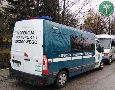 Kraków. Przewożono dzieci niesprawnym autobusem