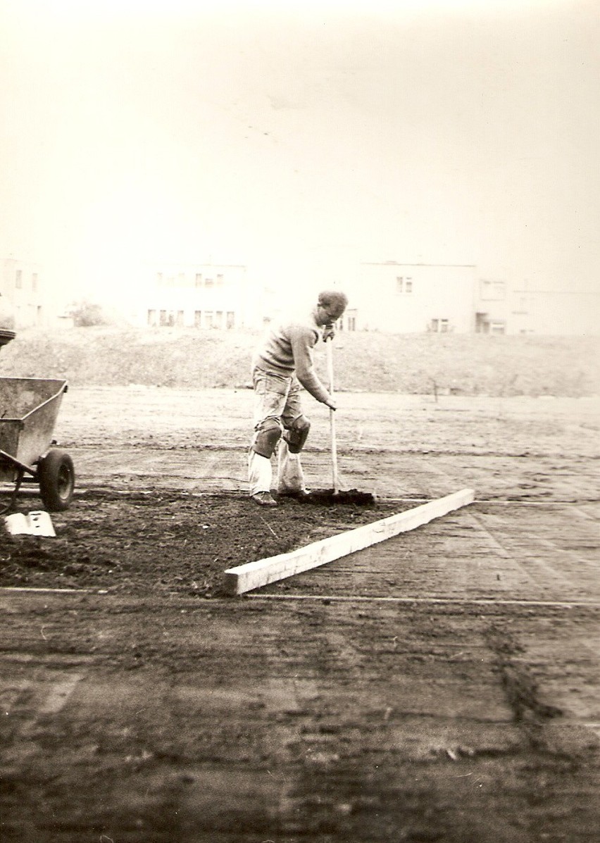 Stadion przy ulicy Sportowej w Ustce otwarty został w 1990...