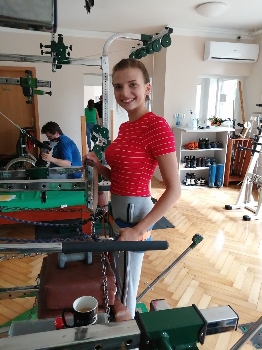 17-letnia uczennica z Łodzi na obozie spadła z 5 metrów! Straciła władzę w nogach! Wysokie kary dla organizatora i trenera