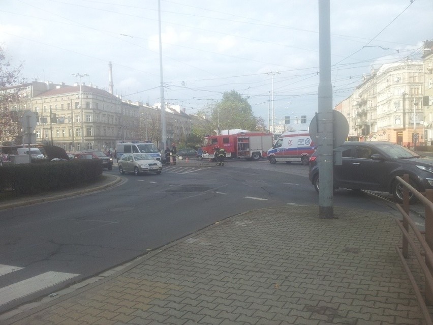 Wrocław: Wypadek na skrzyżowaniu Dubois i Pomorskiej [ZDJĘCIA]