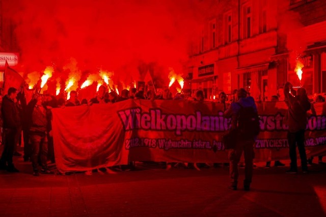 Kilkaset osób wzięło udział w Marszu Zwycięstwa, który w sobotnie popołudnie przeszedł ulicami Poznania. W ten sposób uczczono setną rocznicę podpisania rozejmu w Trewirze, który zakończył zwycięskie Powstanie Wielkopolskie. Zobacz zdjęcia ---->