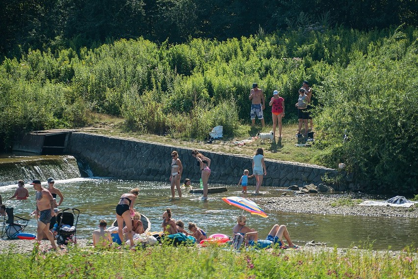 Upały w Nowym Sączu. Tłumy na plaży nad Kamienicą [ZDJĘCIA]