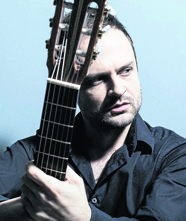 Krzysztof Meisinger należy do czołowych polskich gitarzystów klasycznych. Występował w wielu krajach w Europie, Azji i Ameryce