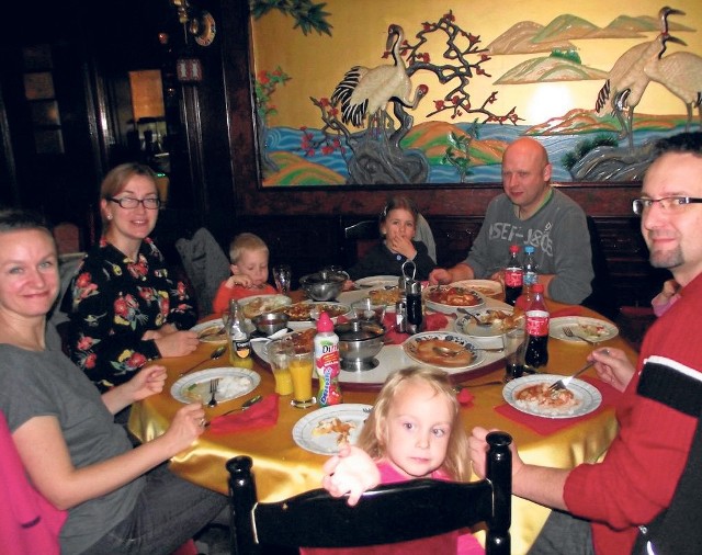 W restauracji Chang-Lin podczas akcji „Toruń za pół ceny” przy stole zasiadają całe rodziny