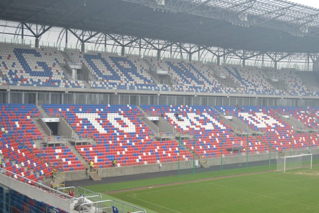 Arena Zabrze, czyli stadion Górnika, po wznowieniu rozgrywek PKO Ekstraklasy będzie działał zgodnie z obowiązującymi procedurami i zdecydowana większość jego miejsc pozostanie pusta.  Zobacz kolejne zdjęcia. Przesuwaj zdjęcia w prawo - naciśnij strzałkę lub przycisk NASTĘPNE