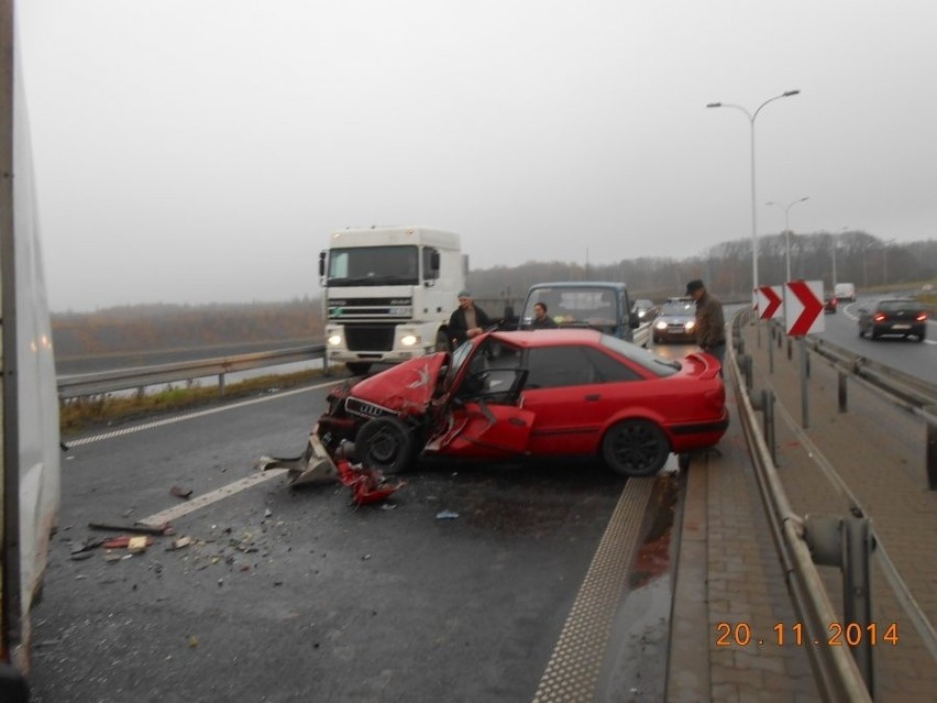 Wypadek w Bytomiu na obwodnicy. Jedna osoba ranna [ZDJĘCIA]