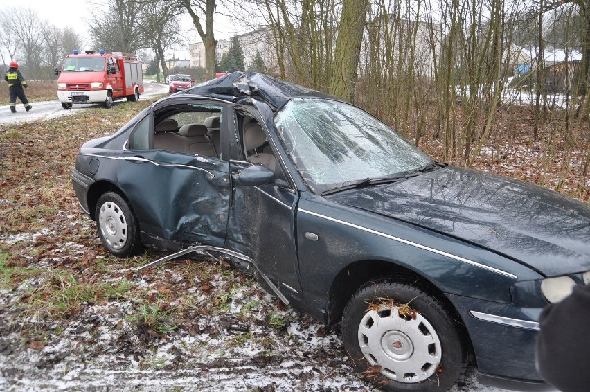 Wypadek na oblodzonej drodze koło Szczecinka