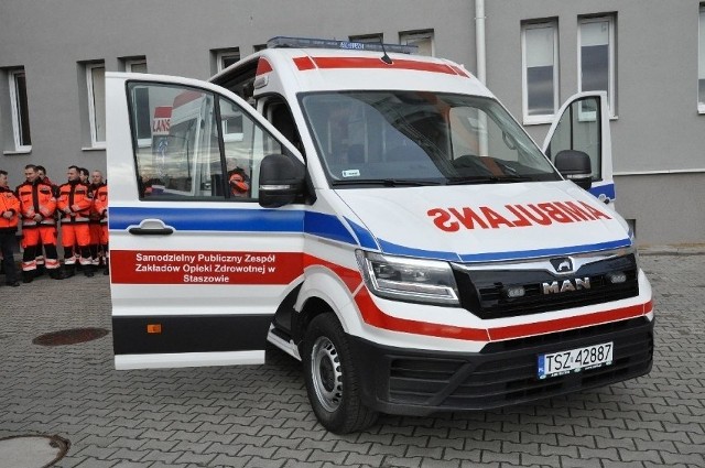 Najnowszy ambulans jakim dysponuje staszowski szpital ma już ponad 4 lata.