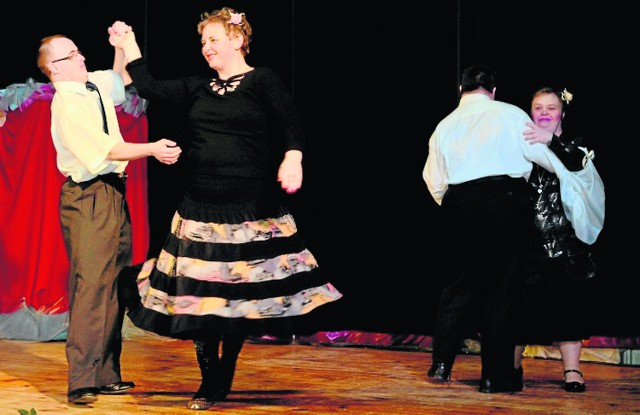 W środę, w Gminnym Ośrodku Kultury w Gorzycach odbył się Turniej Tańca Osób Niepełnosprawnych. Dominowało tango.