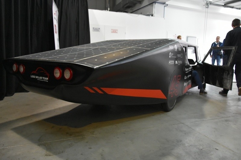 Lodz Solar Team wystartuje w wyścigu na torze Formuły 1. Ich solarny bolid Eagle Two  został zmodernizowany (ZDJĘCIA, FILM)