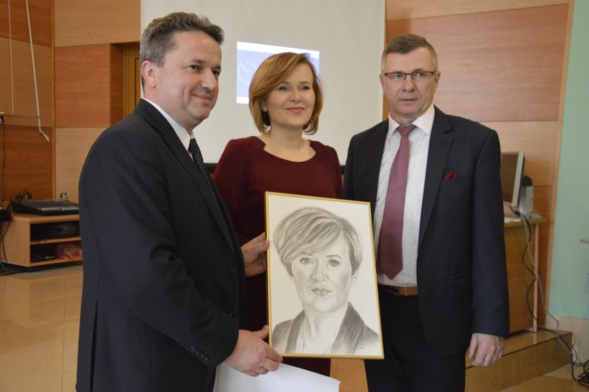 Wiceminister sportu i turystyki Anna Krupka odwiedziła Staszów. Otwarte spotkanie dotyczyło programu "Klub" [ZDJĘCIA]