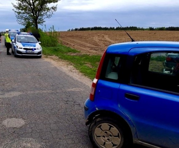 Pościg za złodziejem samochodu w powiecie kolneńskim. Zrobił to na oczach właściciela. Uciekając chciał ukraść kolejne auto (zdjęcia, wideo)