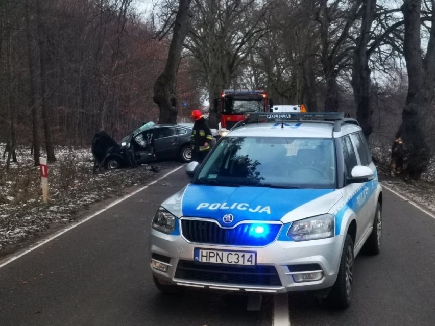 Lęborski: po wypadku samochodowym ciężko rannego mężczyznę zabrał LPR