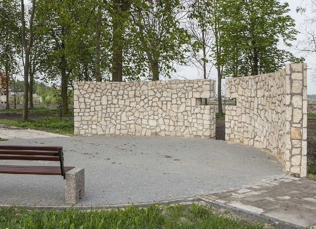 W murze pomniku odsłonięta zostanie Tablica Pamiątkowa poświecona prekursorom oświaty na terenie gminy Kije.