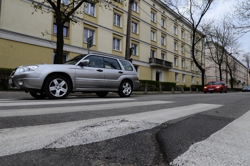 Zamalowana dziura na ul. Polnej