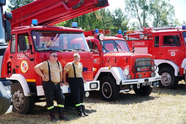 Ogólnopolski Zlot Samochodów Pożarniczych i Zabytkowych - Zakrzewo.KOLEJNE ZDJĘCIE --->