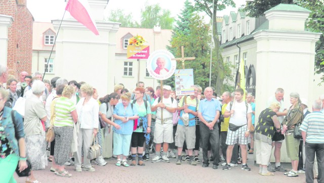 Tegoroczna pielgrzymka łomżyńska liczy ok. 70 osób. Przejdą łącznie ok. 500 km.