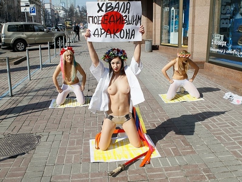 Ukraińske feministki pokazały biusty[zdjęcia]