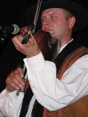 Jan Trebunia Tutkla podarował do orkiestrowego sklepiku płytę "Góry w sercu" ze specjalną dedykacją.
