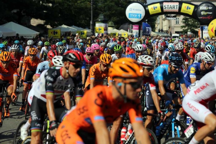 Tour de Pologne 2018 wystartował. Kolarze pojechali wokół Krakowa [ZDJĘCIA ZE STARTU]