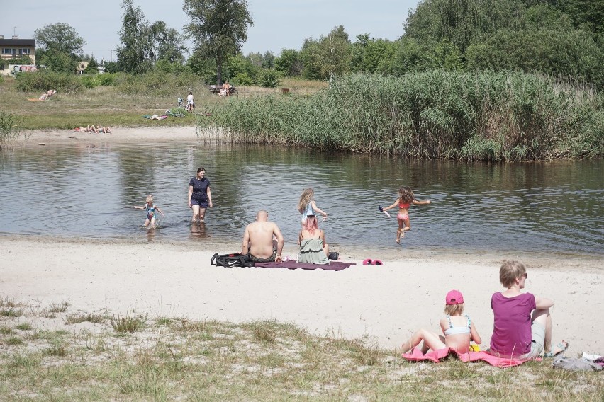 Łodzianie na kąpieliskach: Fala, Arturówek, Uroczysko Lublinek. Na plażach w niedzielę wypoczywały tam tłumy łodzian! Zobacz zdjęcia