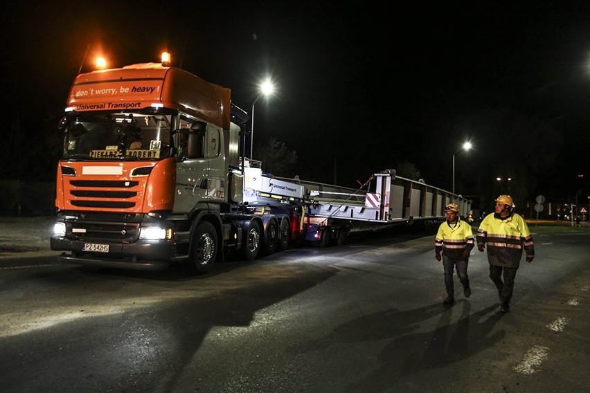 Niecodzienny transport ruszył w piątek, 13 kwietnia, z ul....