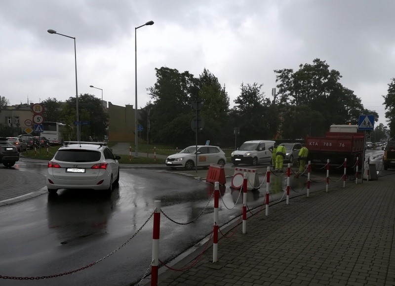 Drogowcy rozkopali przejście dla pieszych na ul. Szkotnik