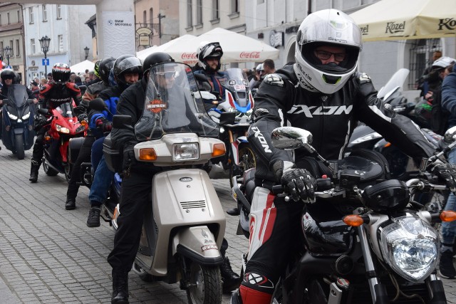 Motoserce 2022 Pszczyna - parada motocykliZobacz kolejne zdjęcia. Przesuwaj zdjęcia w prawo - naciśnij strzałkę lub przycisk NASTĘPNE