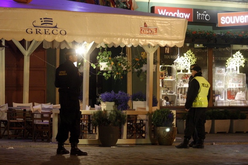 "Wrocławski Rynek wybuchnie" - policja w nocy szukała bomby w Rynku (ZDJĘCIA)