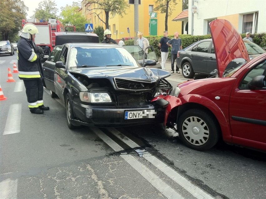 Kolizja na Katowickiej w Opolu. Audi zderzyło się z...