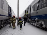 Nietypowa ewakuacja prawie 100 ludzi w szczerym polu! Koło Włoszczowy popsuł się pociąg 