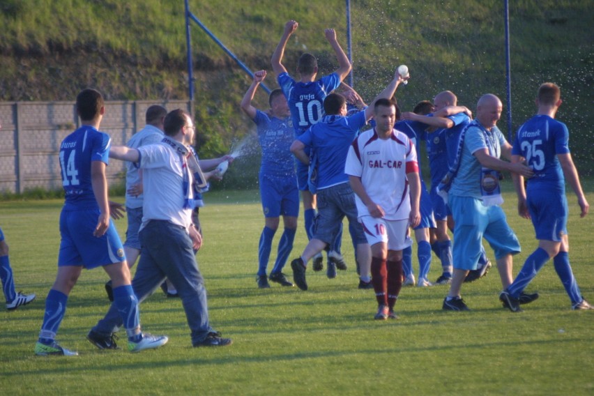 Maj 2012 r. Zespół z Nowej Huty właśnie zapewnił sobie awans...