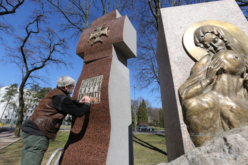 Krzyż Katyński stanął w Parku Zwierzynieckim