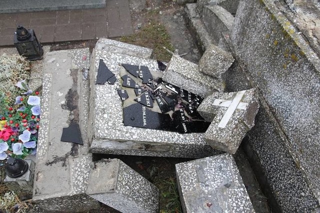 Cmentarz barbarzyńsko zdewastowany. Zatrzymano 30-latka