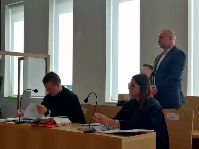 Krzysztof Krawczyk, prezes spółki Nova, wraz z Łukaszem J., byłym kierownikiem składowiska odpadów w Nowym Sączu zasiedli na ławie oskarżonych. Postępowanie toczy się przed Sądem Rejonowym w Nowym Sączu