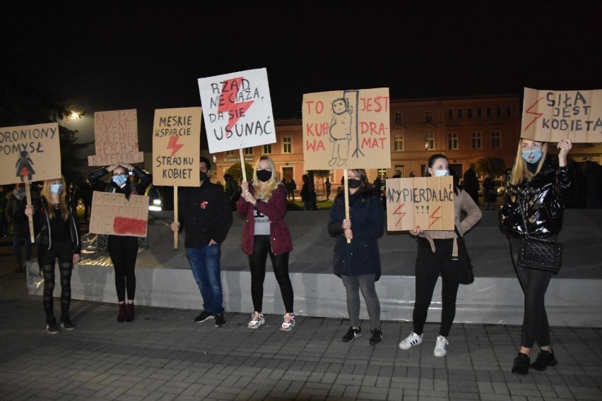 W poniedziałek odbyły się kolejne protesty przeciwko...