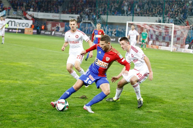 W 11. kolejce ekstraklasy Piast wygrał z Wisłą 1:0.