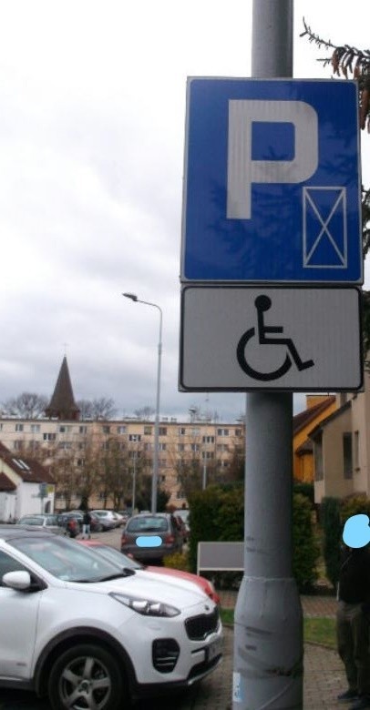 Parkowanie po wrocławsku. Na miejscu dla niepełnosprawnych 