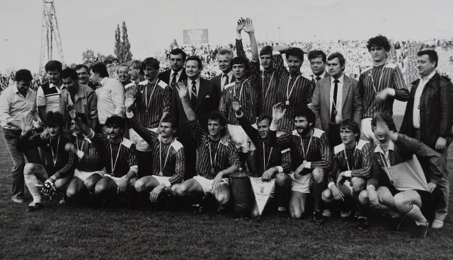 Ta drużyna zdobyła pierwsze trofeum w historii Lecha Poznań - Puchar Polski w 1982 roku.