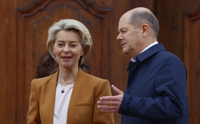 Kanclerz Niemiec Olaf Scholz i szefowa Komisji Europejskiej Ursula Von der Leyen