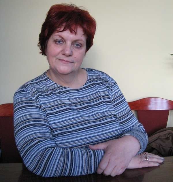 Irena Dubowik, mężatka, ma dwoje dorosłych dzieci i ukochanego wnuka Kacpra. Od niedawna jest na emeryturze, wcześniej prowadziła sklep pasmanteryjno-odzieżowy. Lubi czytać "GL&#8221;, oglądać telewizję, wyszywać i gotować. 