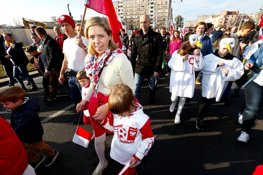 Radosna Parada Niepodległości przeszła przez Wrocław [ZDJĘCIA]