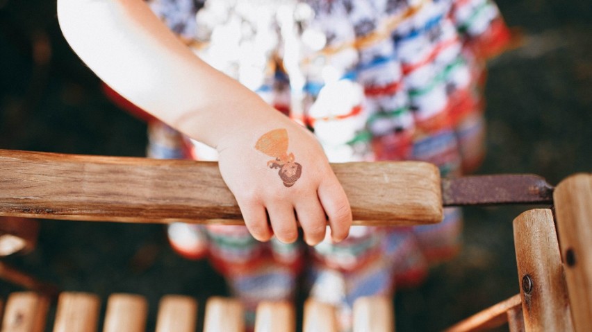 Tatuaże wodne są lubiane wśród dzieci - zyskują popularność...