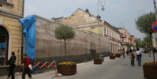 Budynek przy ulicy Sienkiewicza 8 w Kielcach, w którym mieściła się pierwsza szkoła powszechna w mieście rozpadł się w czasie remontu.